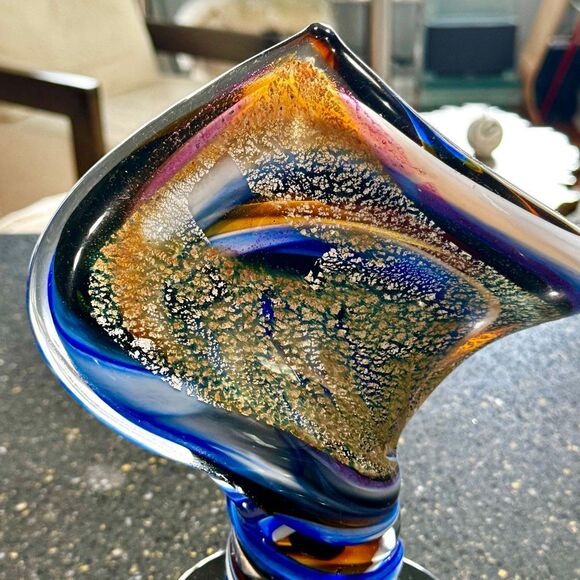 Hand Blown Glass Art Piece. - Picture 4 of 6